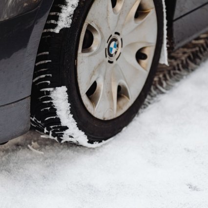 Raksta attēls - Kad jāmaina ziemas riepas - likuma prasības un testu skaitļi